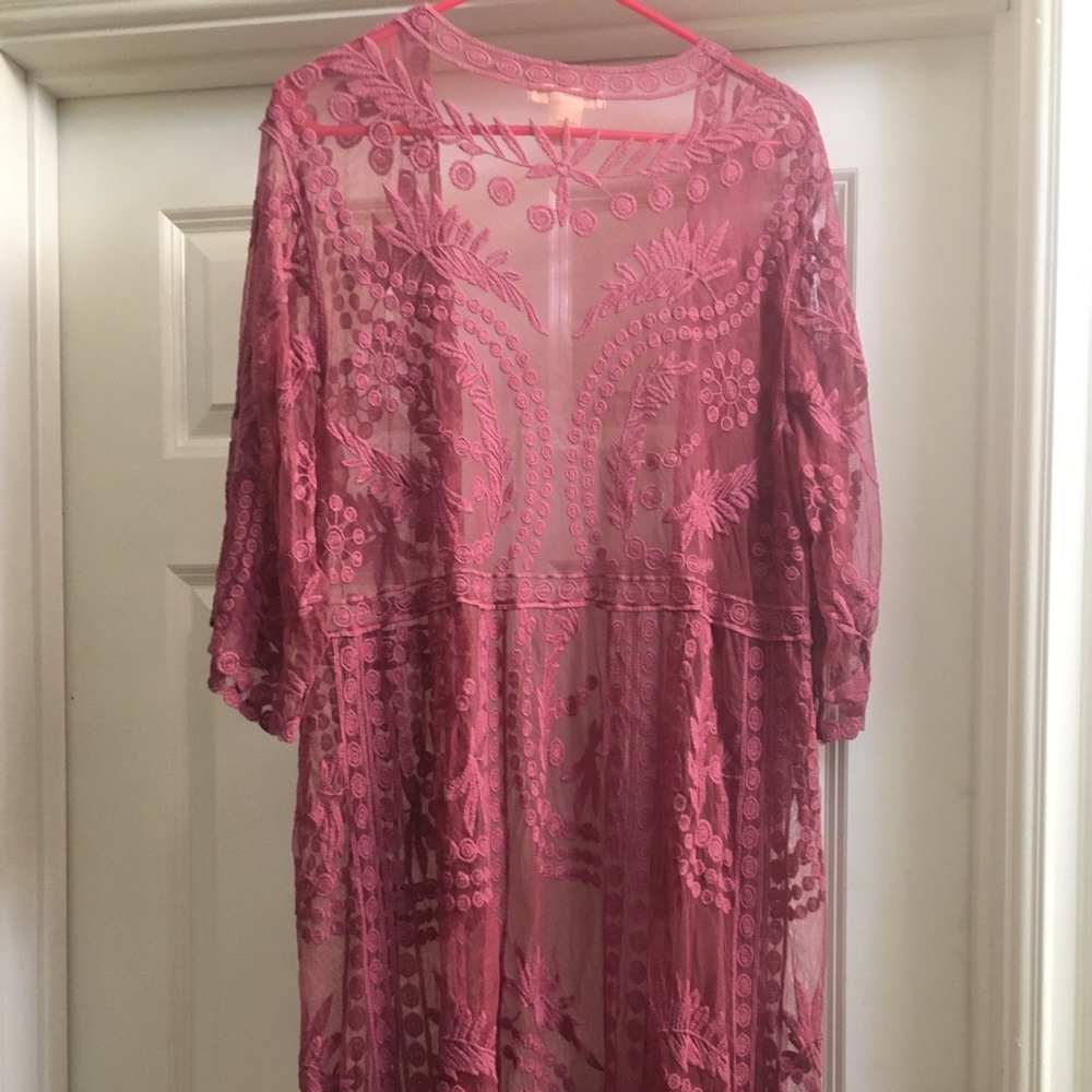 One size maroon throw over 3/4 sleeve